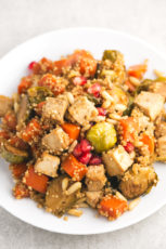 烤蔬菜和奎奴亚藜烤的豆腐 - 我们喜欢这些烤的蔬菜，并用奎奴亚藜烤豆腐，因为很容易，超级健康，具有强烈的味道。