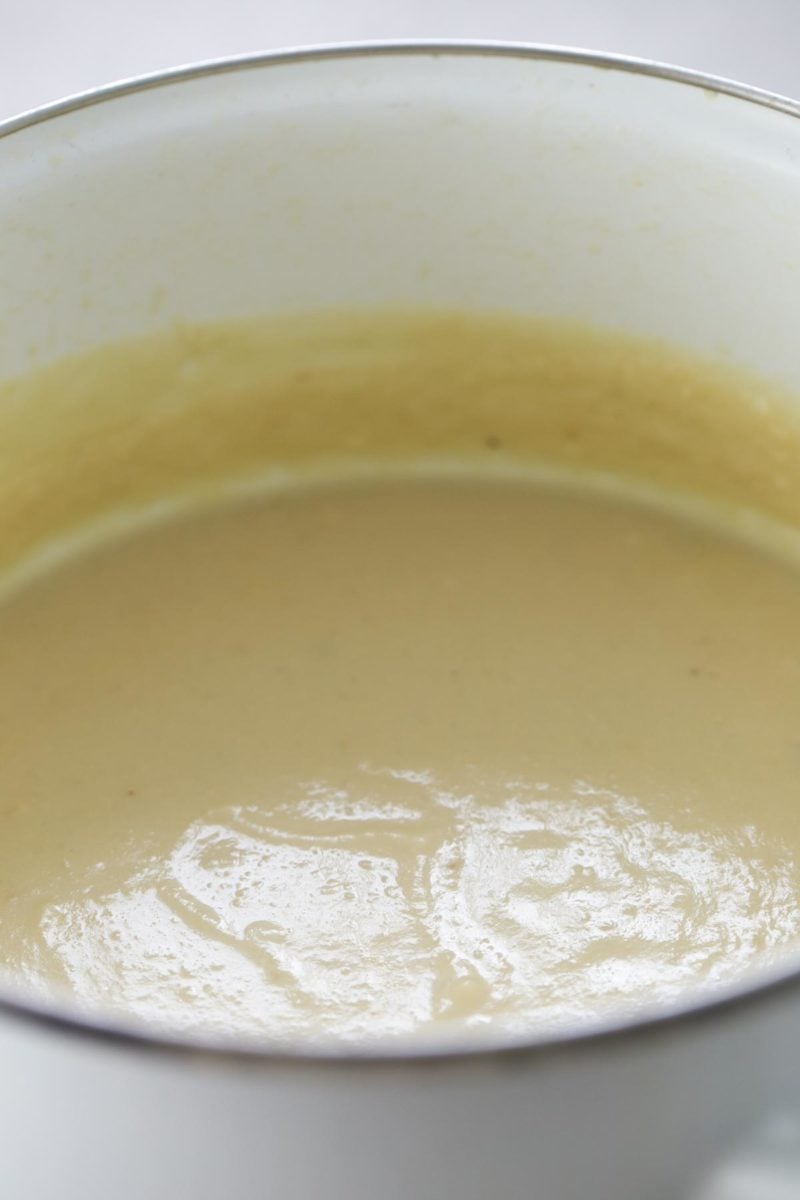 奶油纯素花椰菜汤这款奶油纯素花椰菜汤非常清淡简单，虽然花椰菜不是我们最喜欢的蔬菜之一，但我们真的很喜欢这个神奇的食谱。