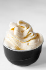 一碗自制维加奶油冰淇淋的照片