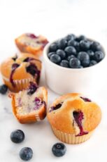 一些素食主义者蓝莓松饼照片