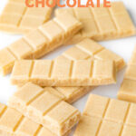 一些纯素白巧克力的照片，上面写着纯素白巧克力